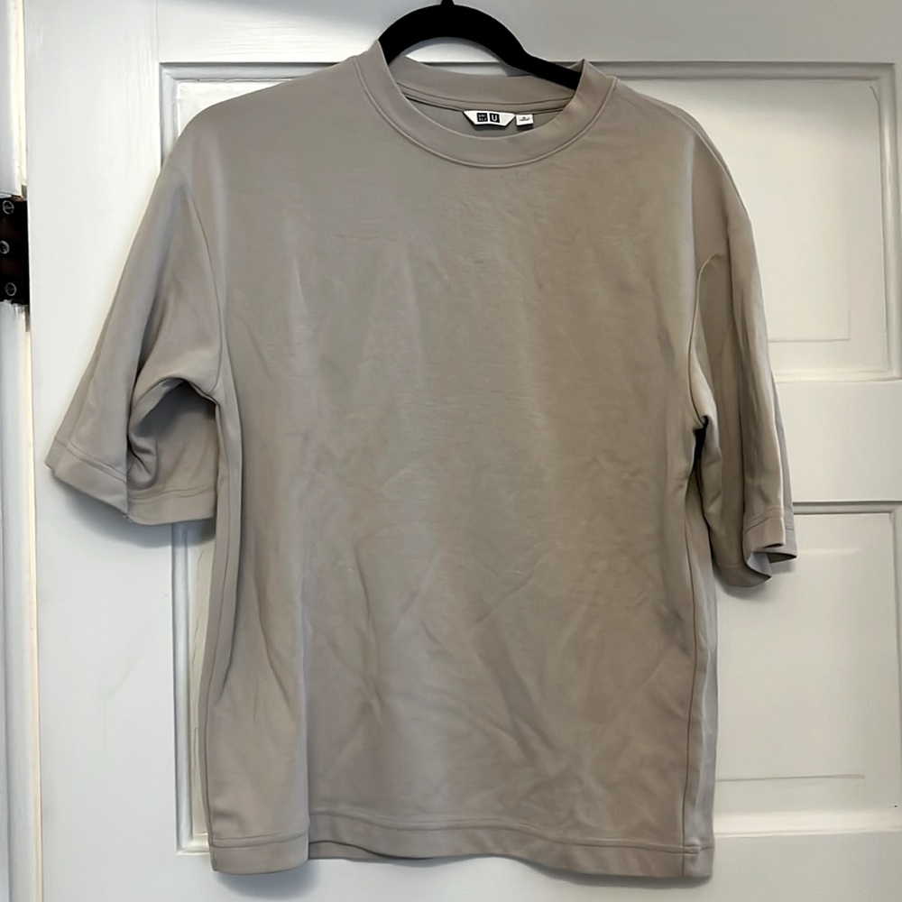 Uniqlo Beige T Shirt Size Medium from Japan